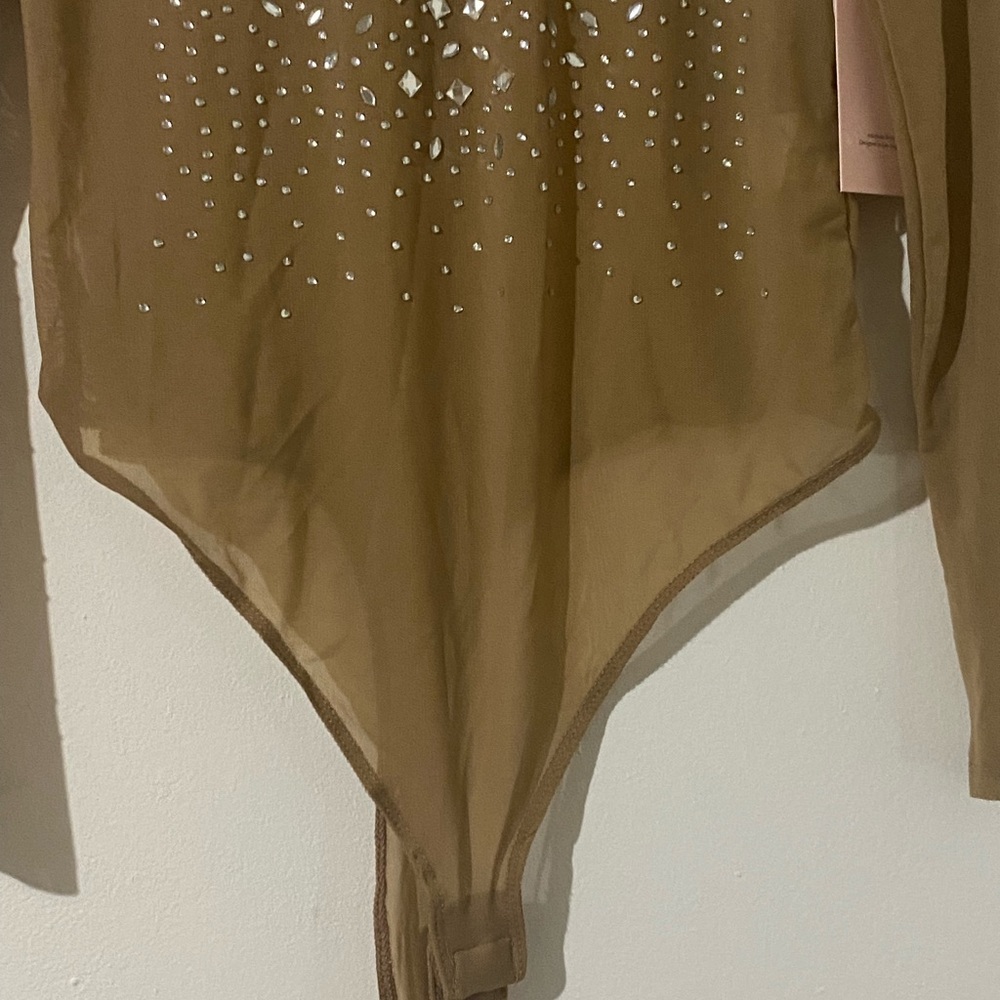 NWT Tan Long Sleeve Bodysuit - Picture 4 of 5